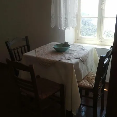 Lejlighed Mikes Traditional House In Glossa
